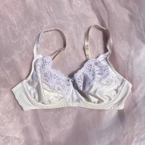 Vintage Lilyette 70s/80s White Lace Underwire Bra